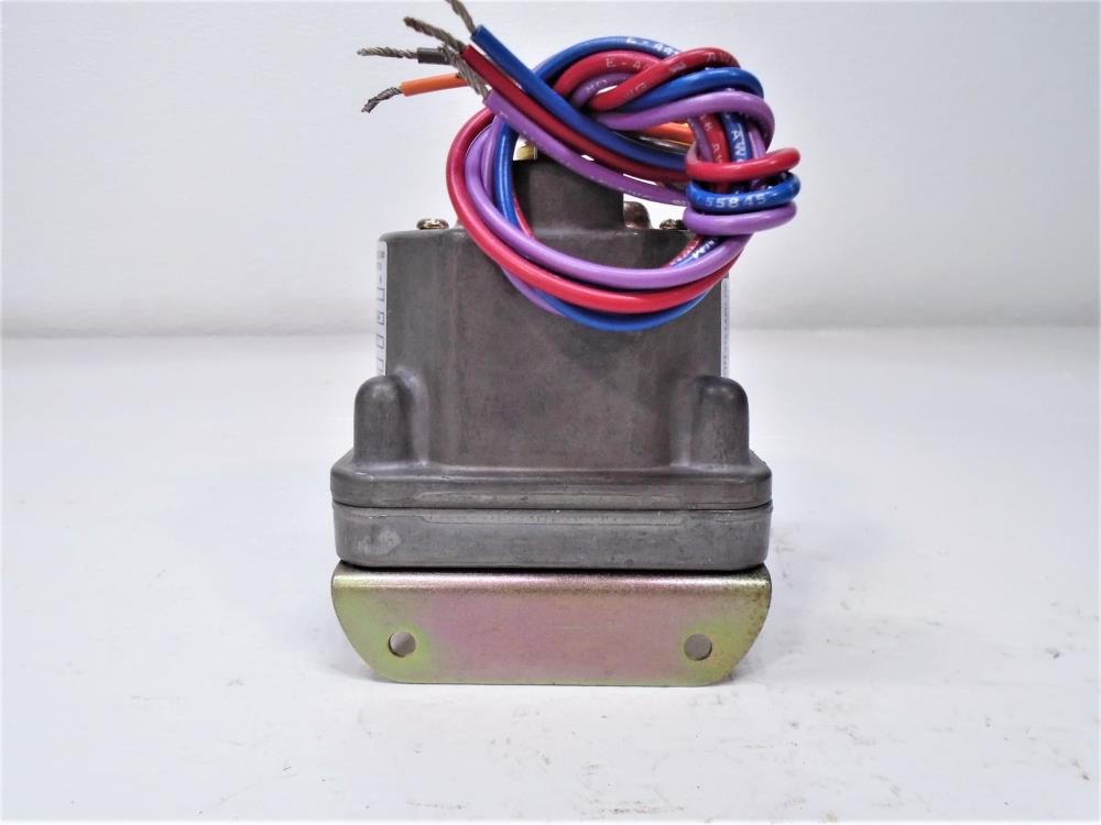 IMO Barksdale D2H-H18 Pressure or Vacuum Actuated Switch